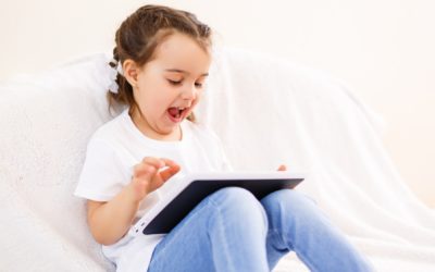 enfant-lecture-tablette-2-e1633697625801-400x250